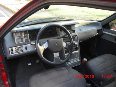 Interior RENAULT-FUEGO-GTX.jpg